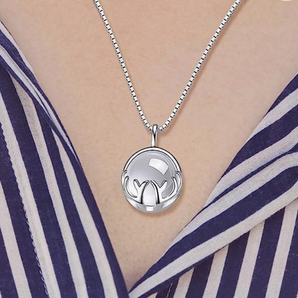 Gorgeous 925 Silver Plated Moonstone Antler Pendant Necklace. - Picture 2 of 7